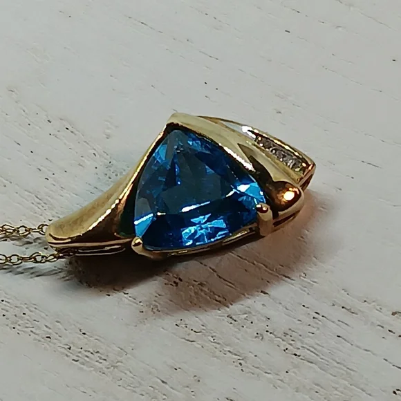 Diamond & Blue Topaz 💙 10KYG pendant & chain. Proceeds to Horse Rescue - Picture 6 of 9